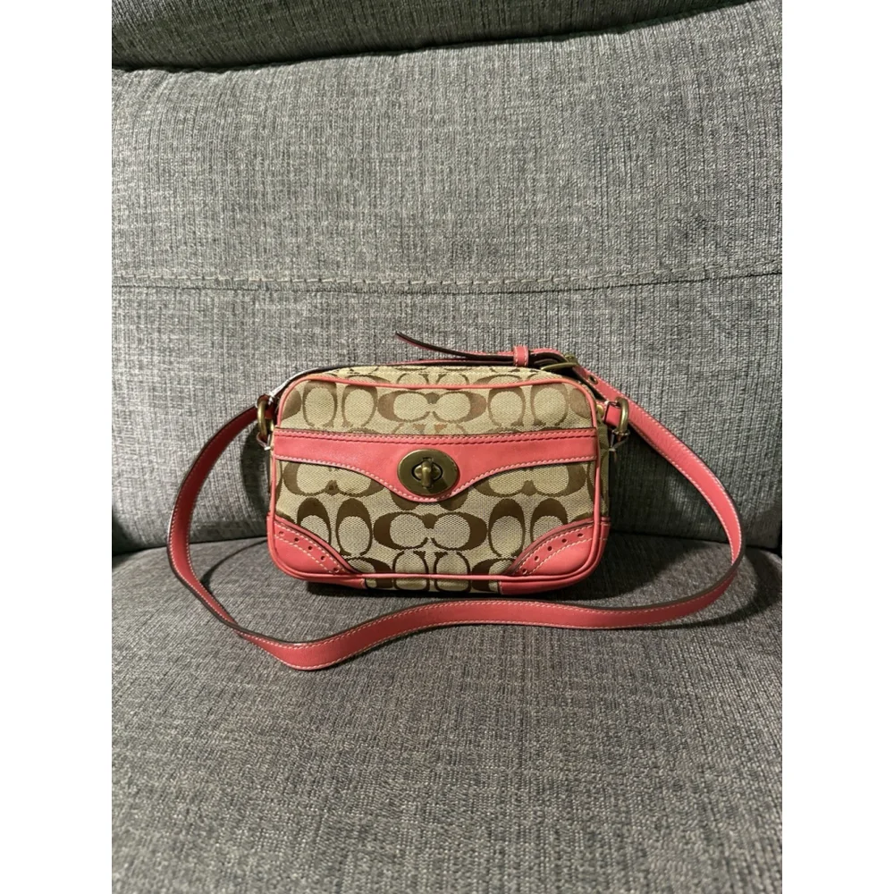 Vintage y2k Coach Hot Pink Crossbody with Turnlock